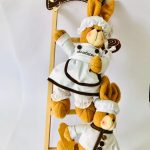 Enfeite de porta escada coelhos cozinheiros
